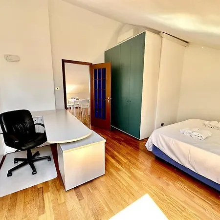 Elegante Attico Bilivello Con Vista Sulla Mole Turín