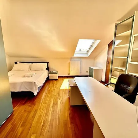 Elegante Attico Bilivello Con Vista Sulla Mole Apartamento Turín