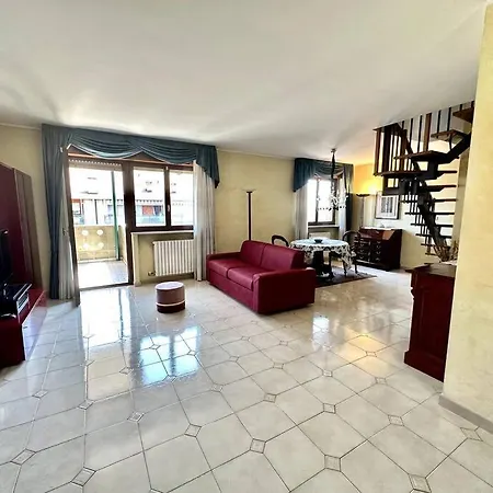 Elegante Attico Bilivello Con Vista Sulla Mole Turín