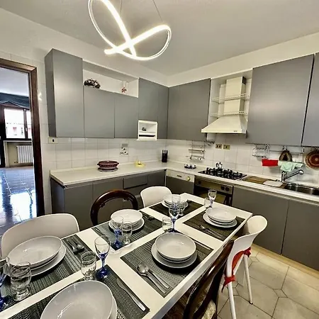 Elegante Attico Bilivello Con Vista Sulla Mole